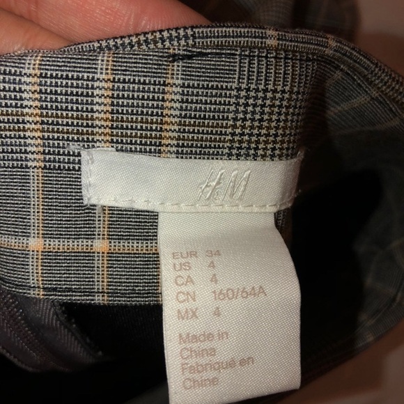 H&M plaid ruffle hem skirt Size 4 - Picture 2 of 3